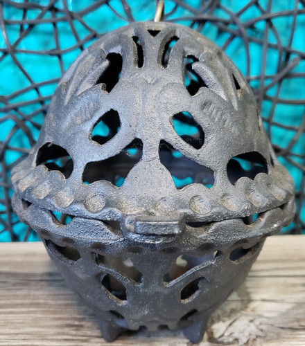 Vintage cast iron string - cast,