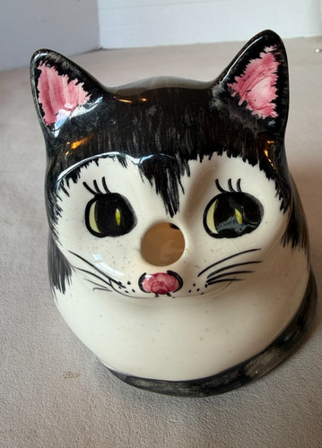 Babbacombe pottery cat string - pottery,