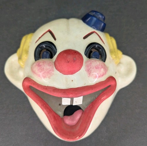 Buck tooth clown - tooth, face